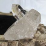 山梨県水晶とは？４月誕生石クォーツの意味やパワーストーン効果
